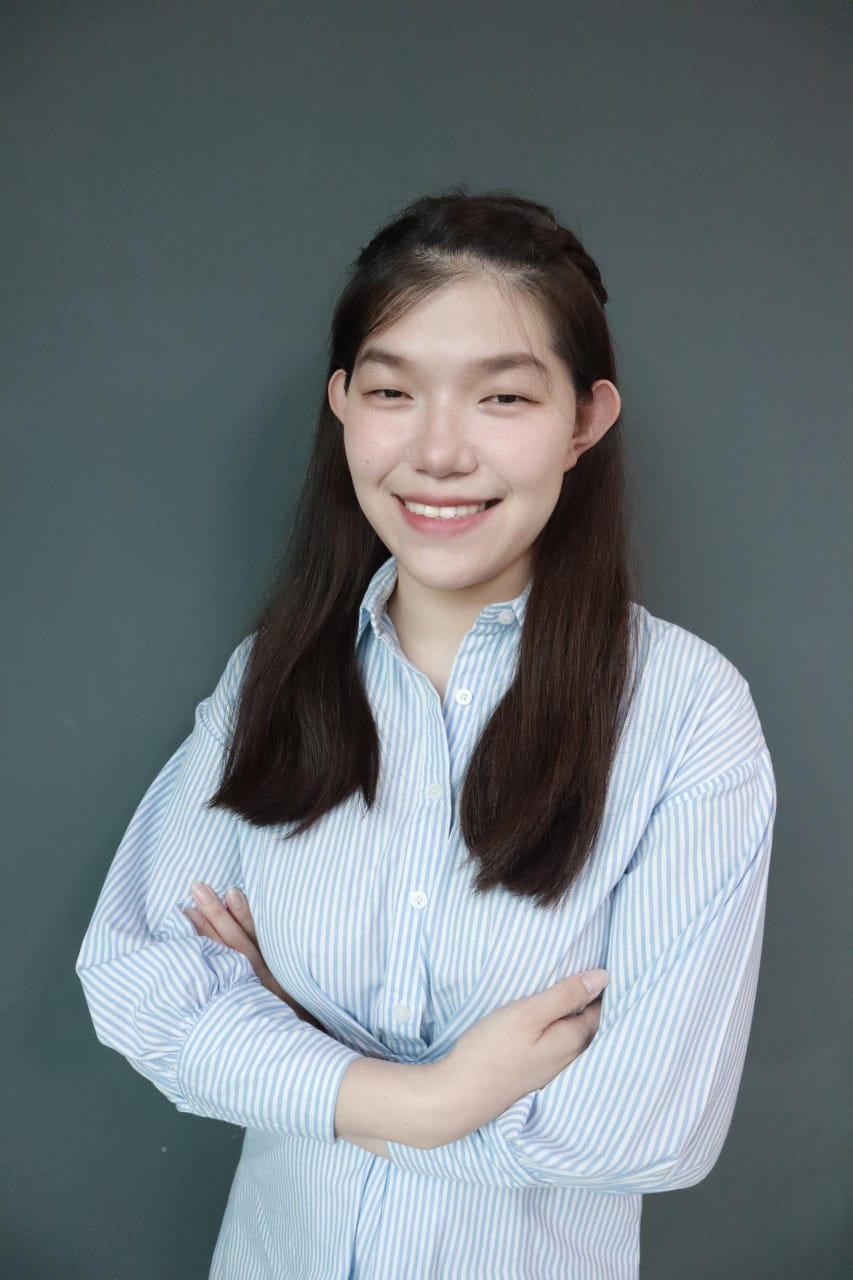Joey Lim 本人,蓝白条纹衬衫照片